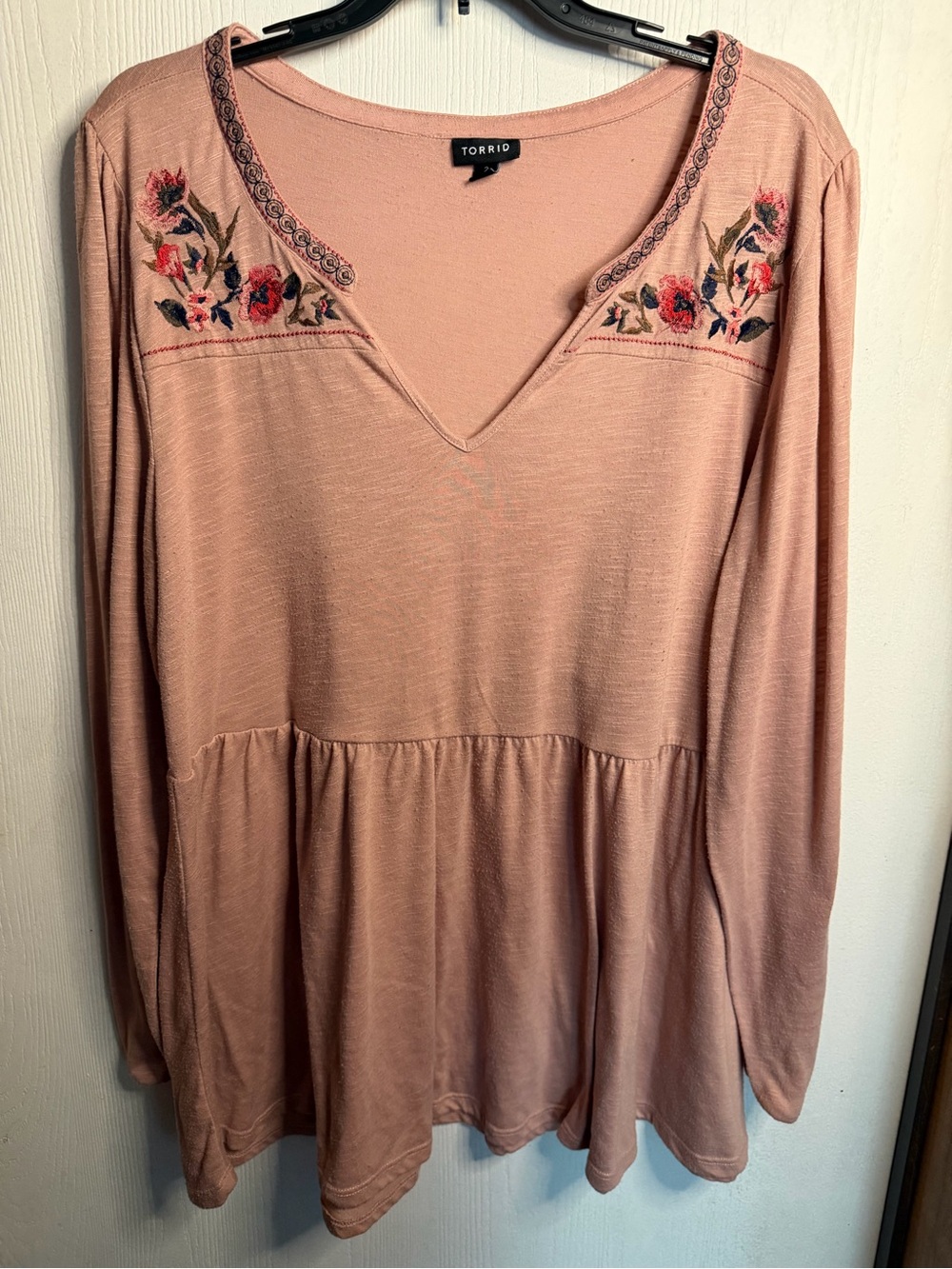 torrid dusty rose V-neck tunic with floral embroidery